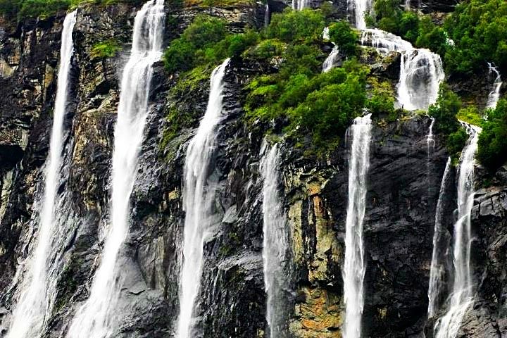 Seven Sisters Waterfalls